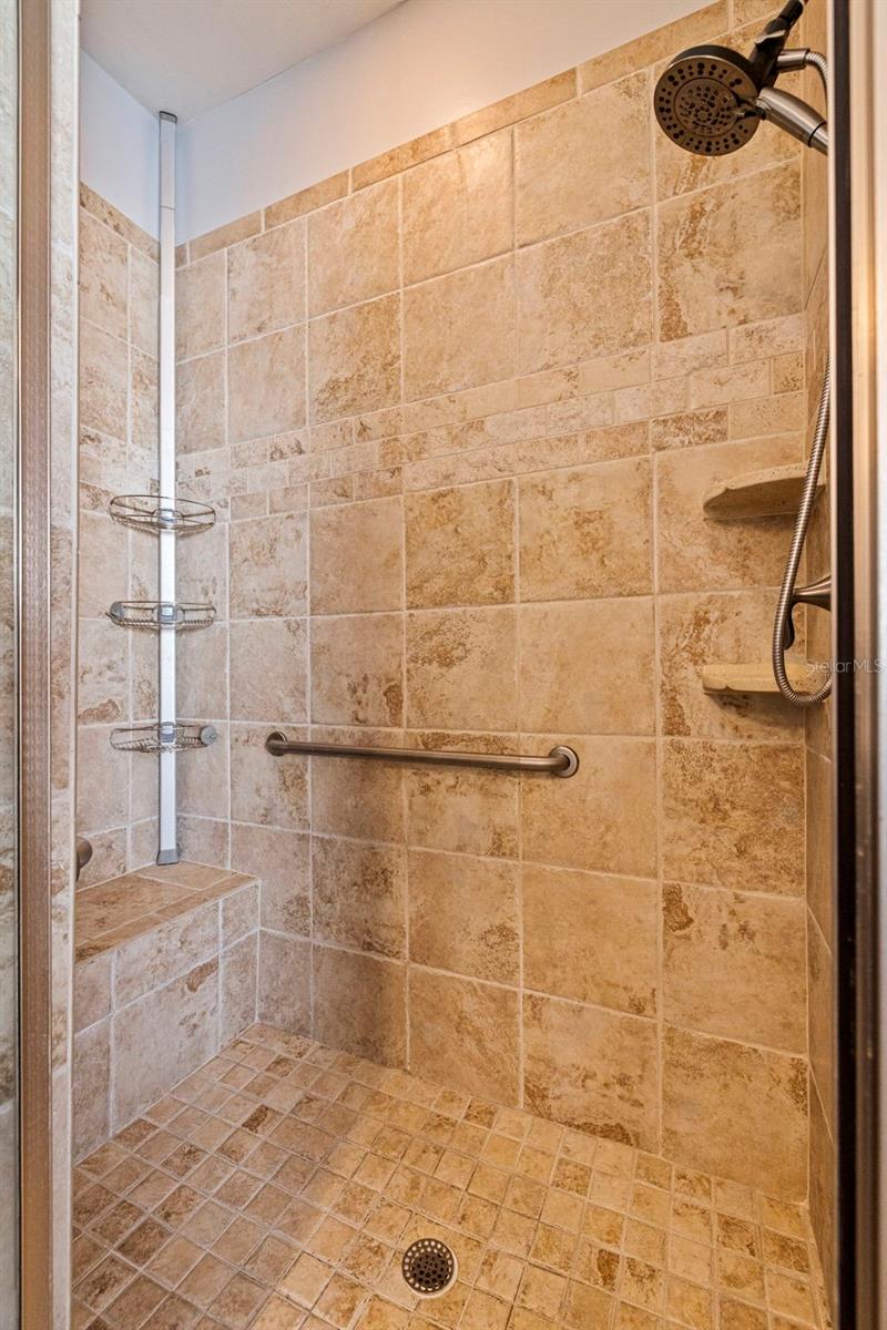 Listing photo id 24 for 6101 Yeats Manor Drive