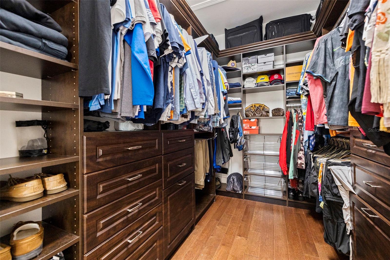 Listing photo id 25 for 6101 Yeats Manor Drive