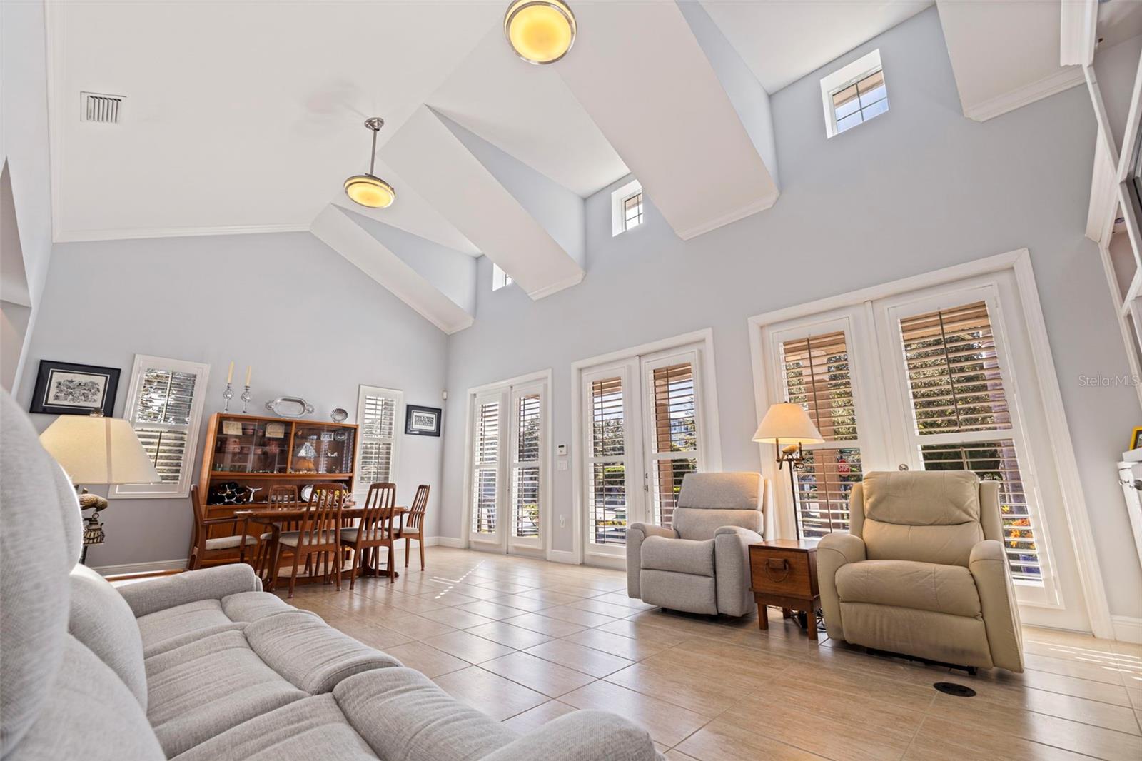 Listing photo id 6 for 6101 Yeats Manor Drive