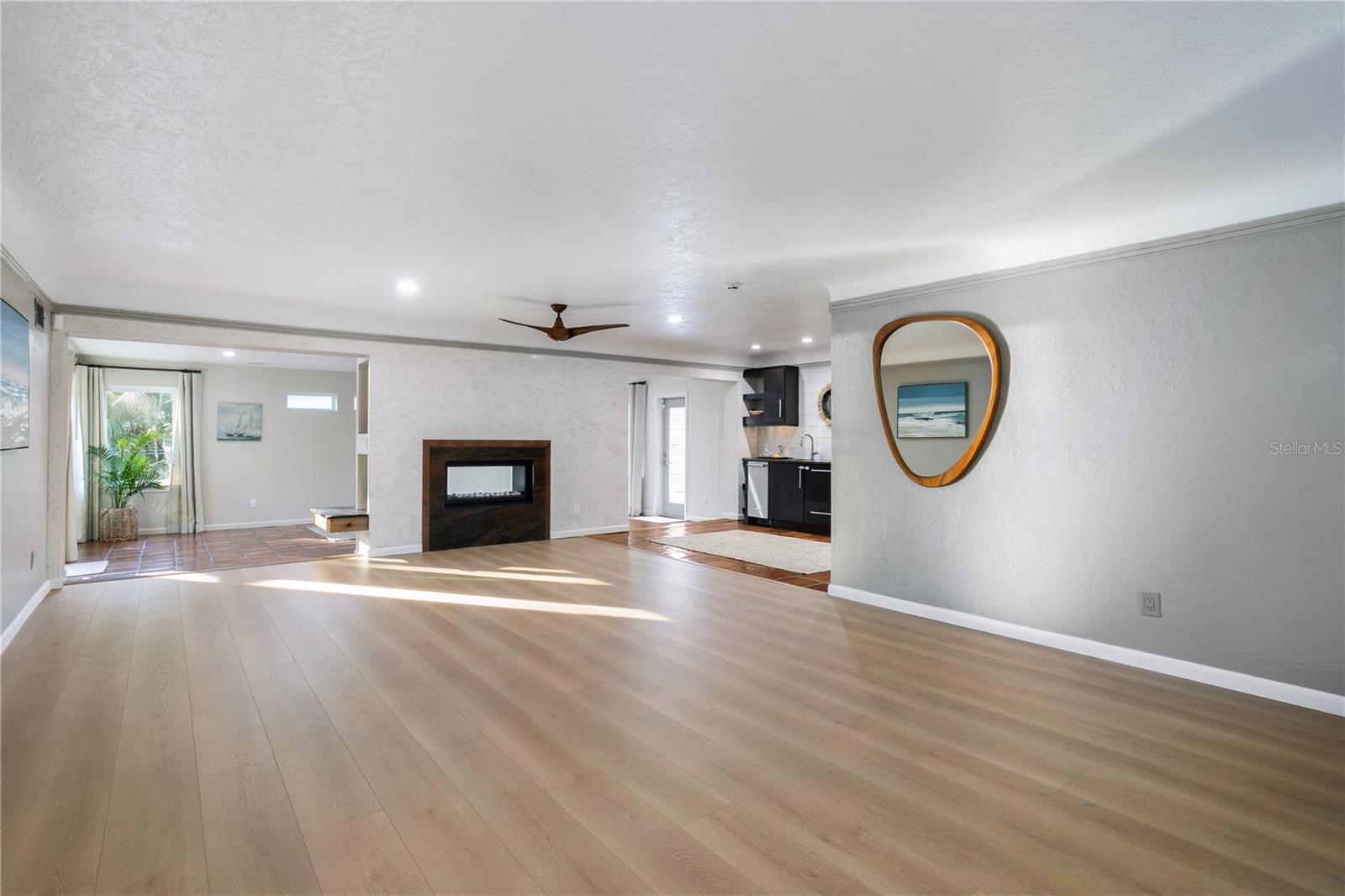 Listing photo id 12 for 400 63rd Street N