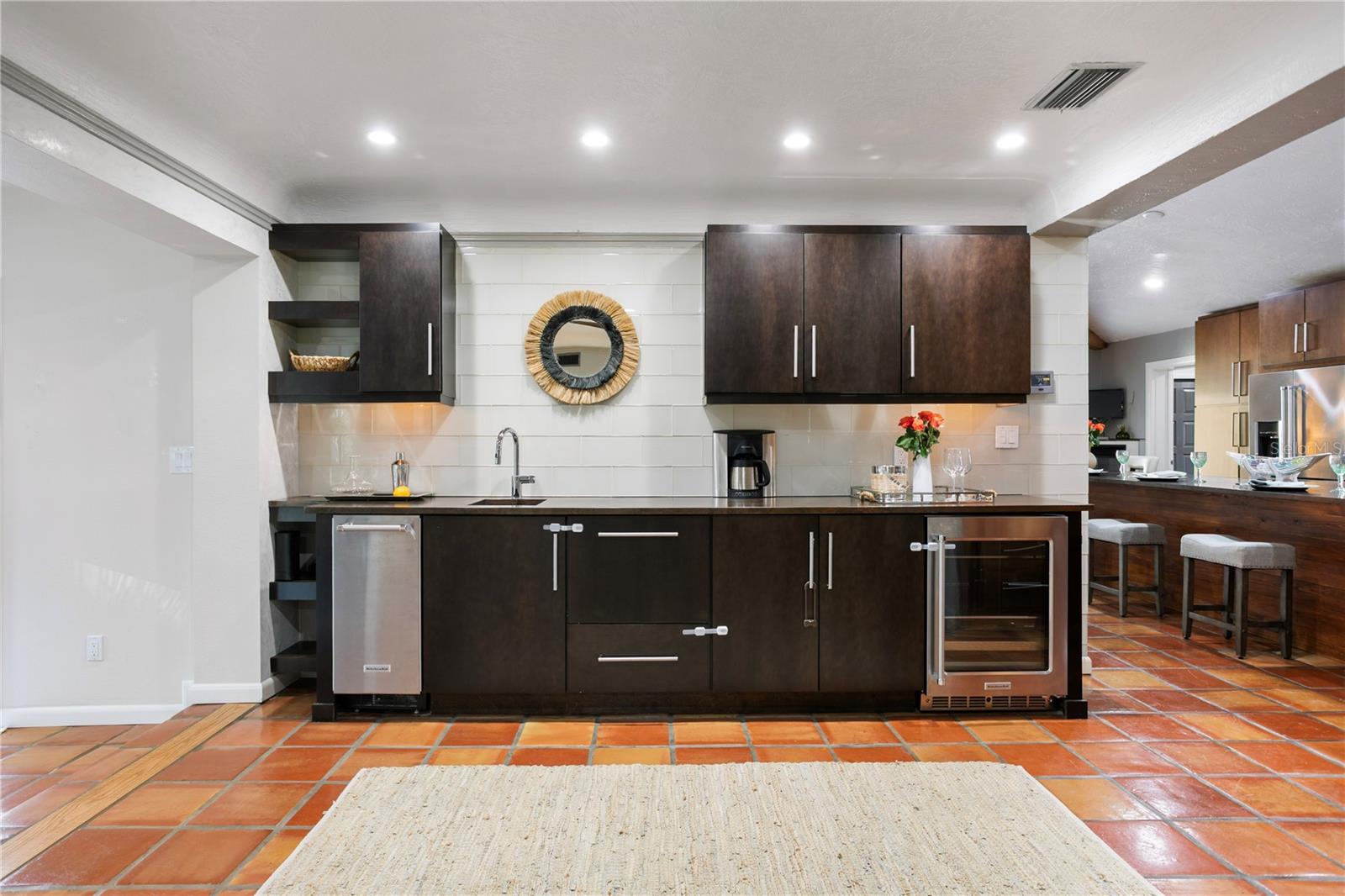 Listing photo id 15 for 400 63rd Street N