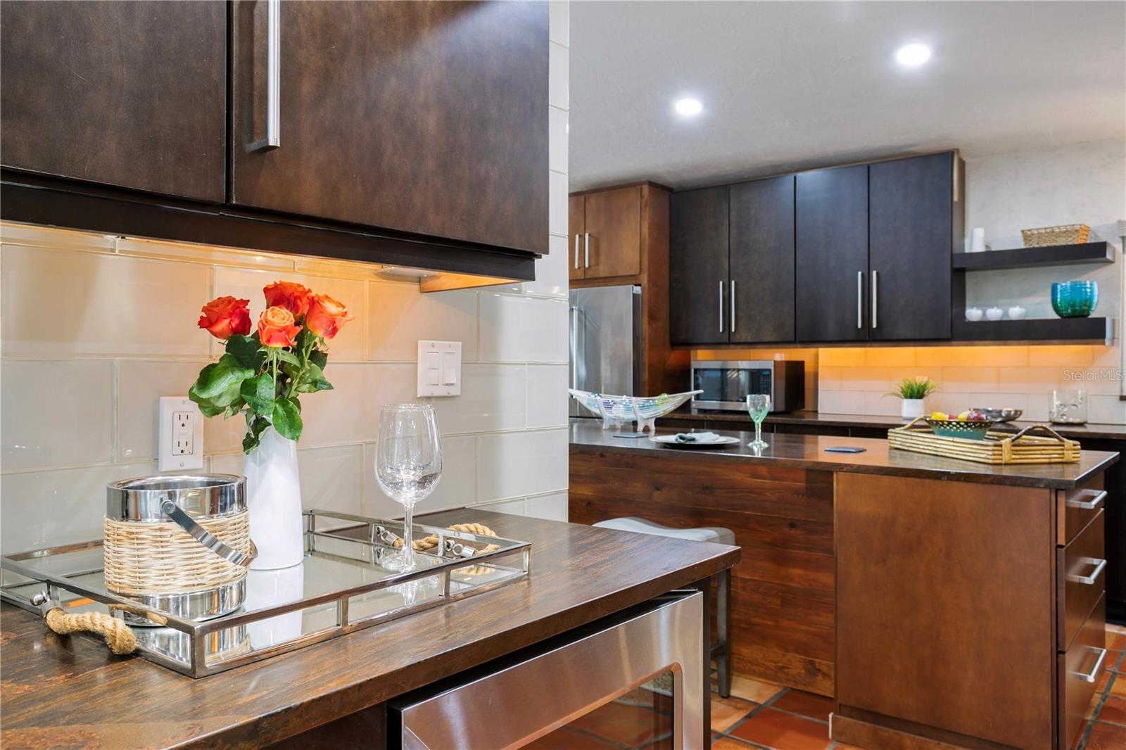 Listing photo id 17 for 400 63rd Street N