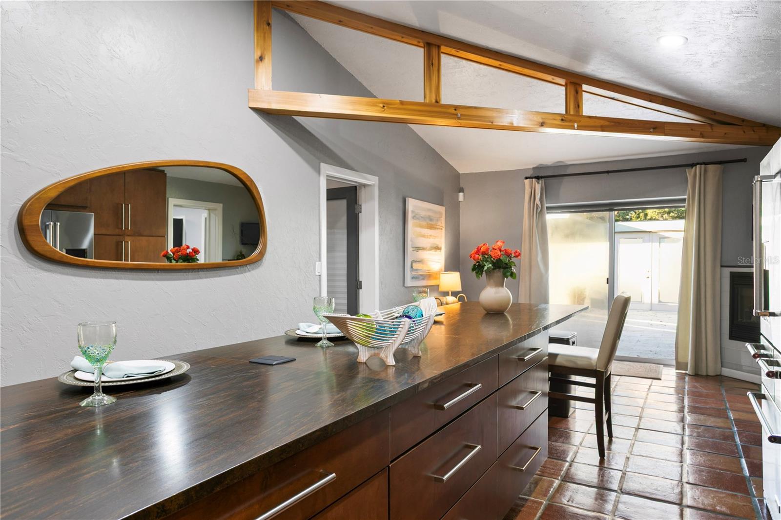 Listing photo id 21 for 400 63rd Street N