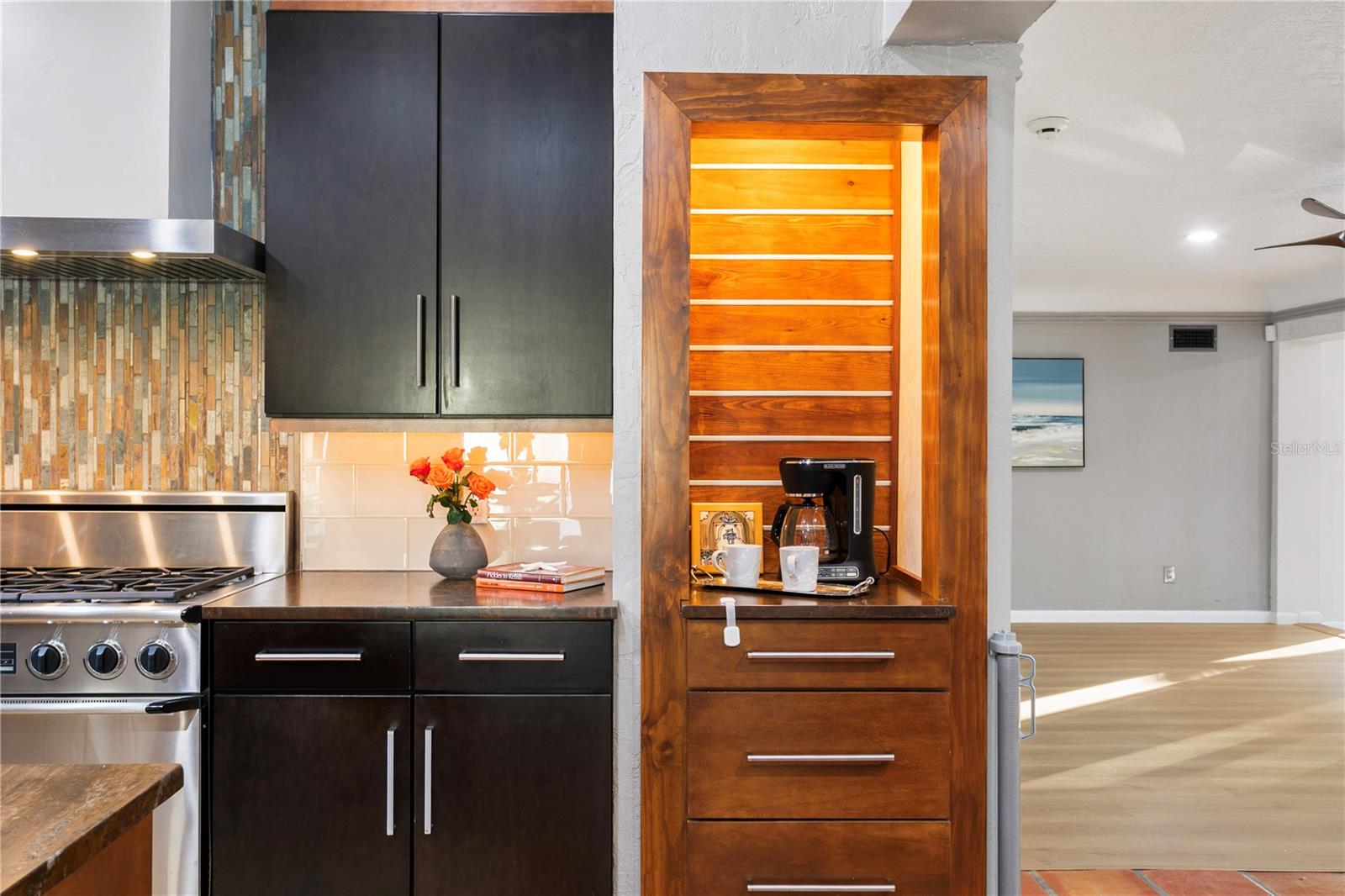 Listing photo id 22 for 400 63rd Street N