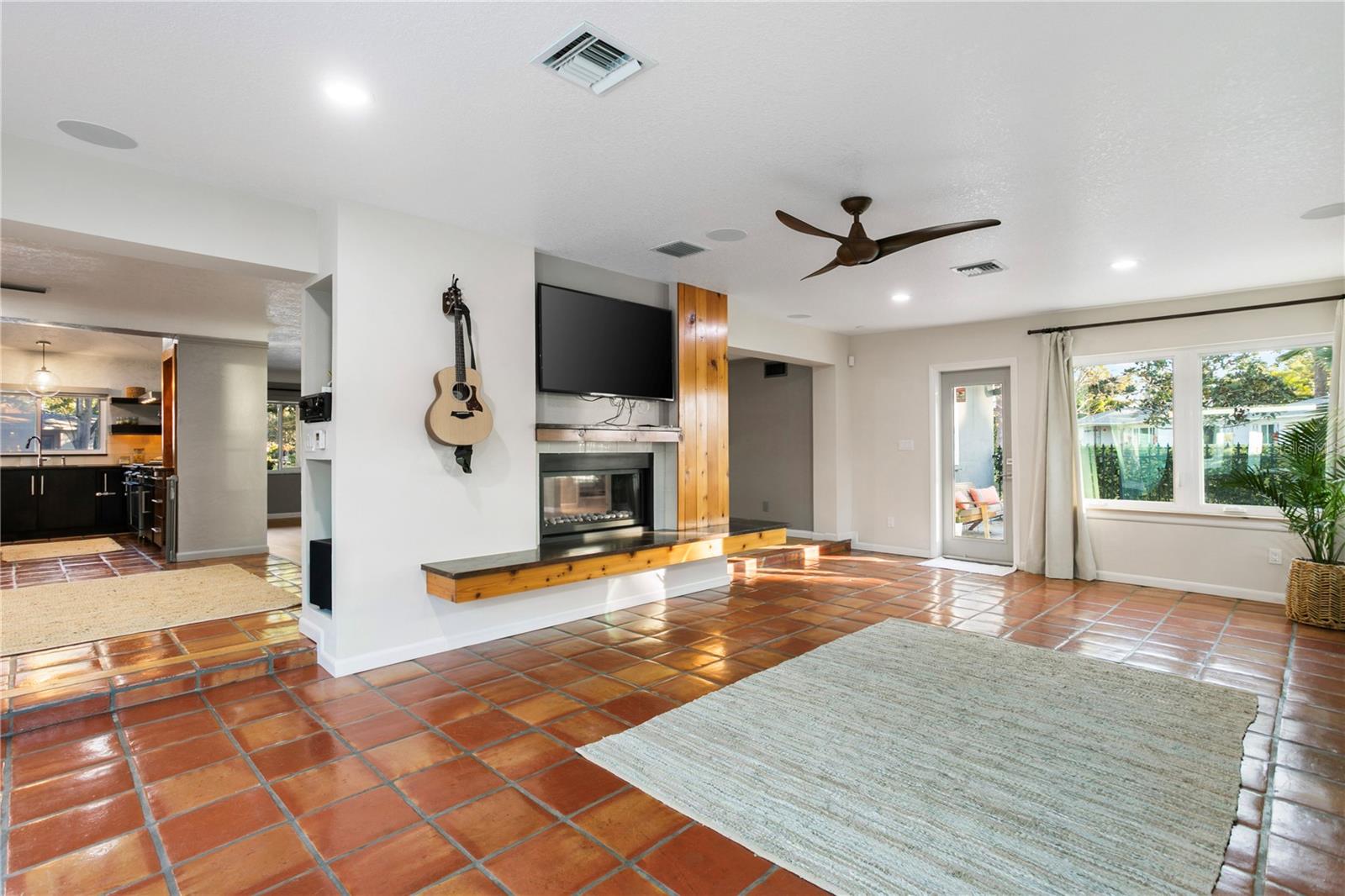 Listing photo id 24 for 400 63rd Street N