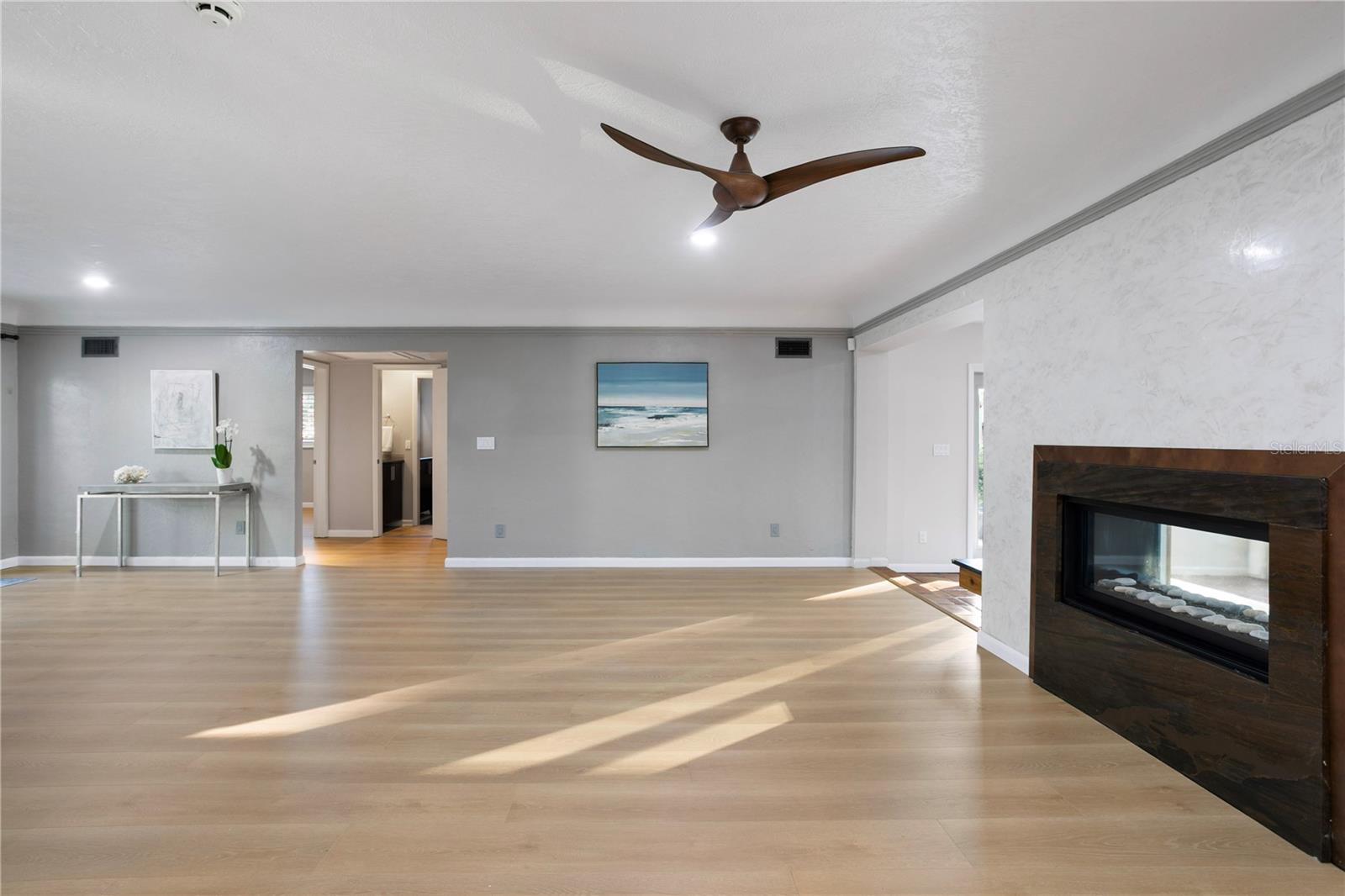 Listing photo id 27 for 400 63rd Street N