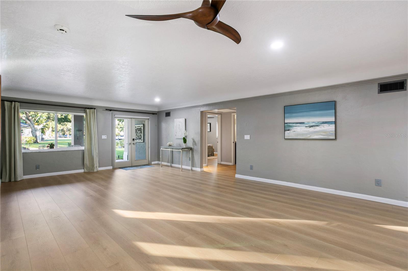 Listing photo id 28 for 400 63rd Street N