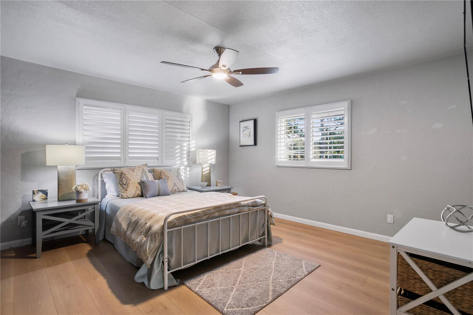 Listing photo id 29 for 400 63rd Street N