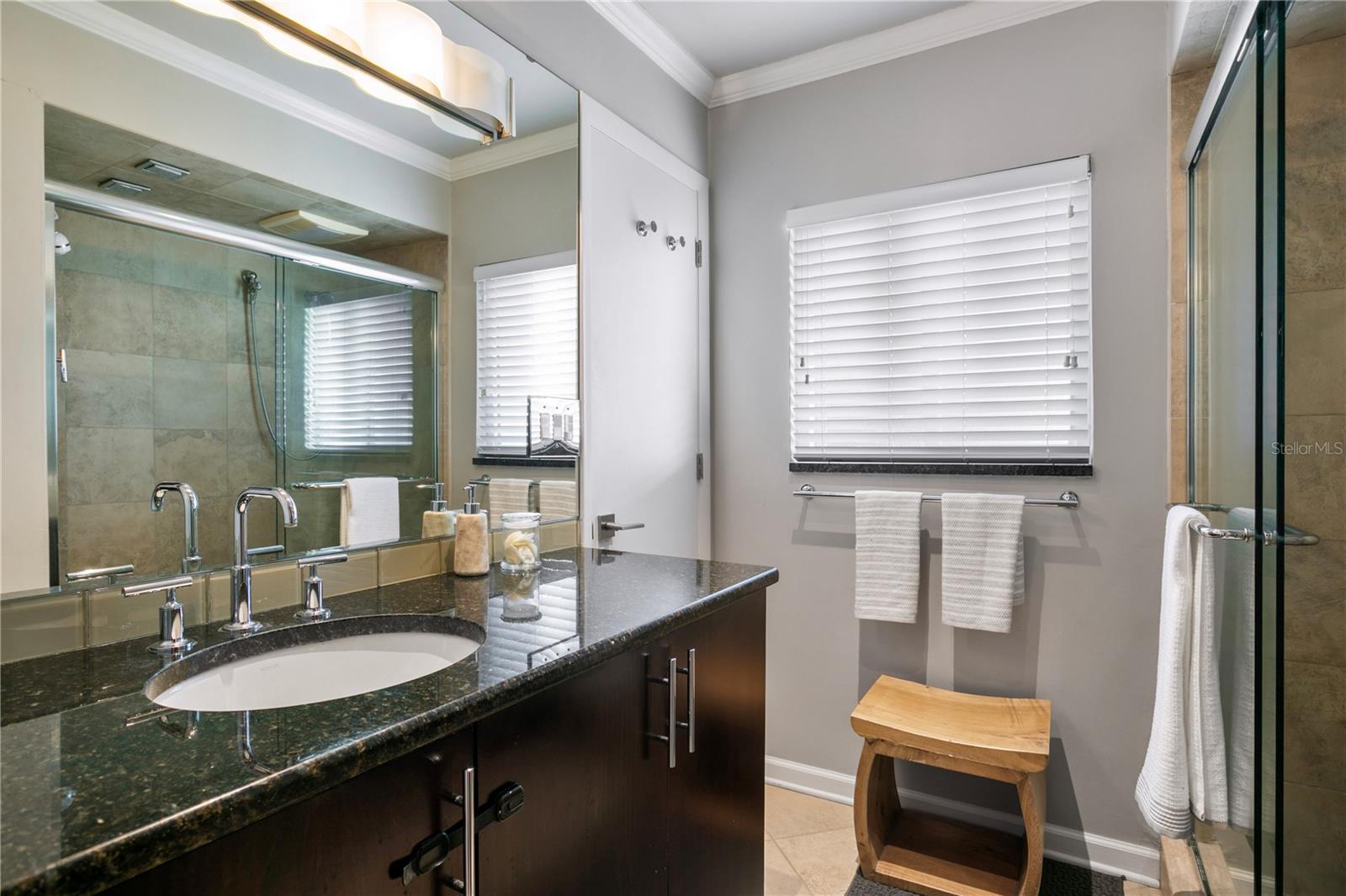 Listing photo id 31 for 400 63rd Street N