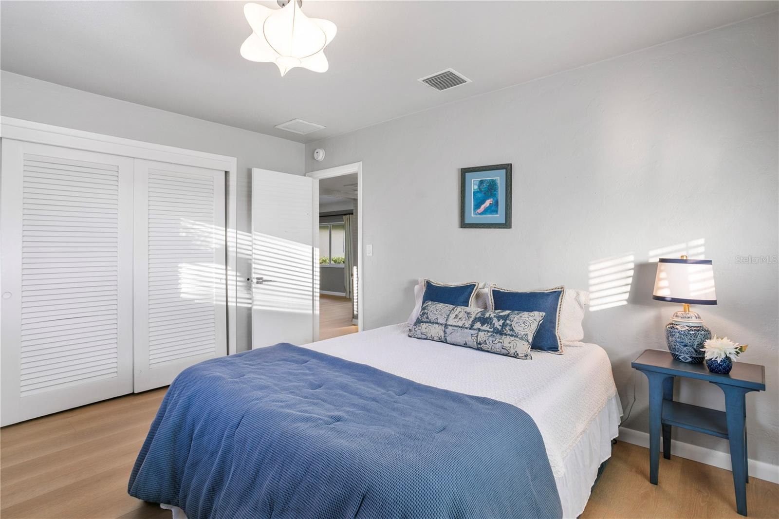 Listing photo id 34 for 400 63rd Street N