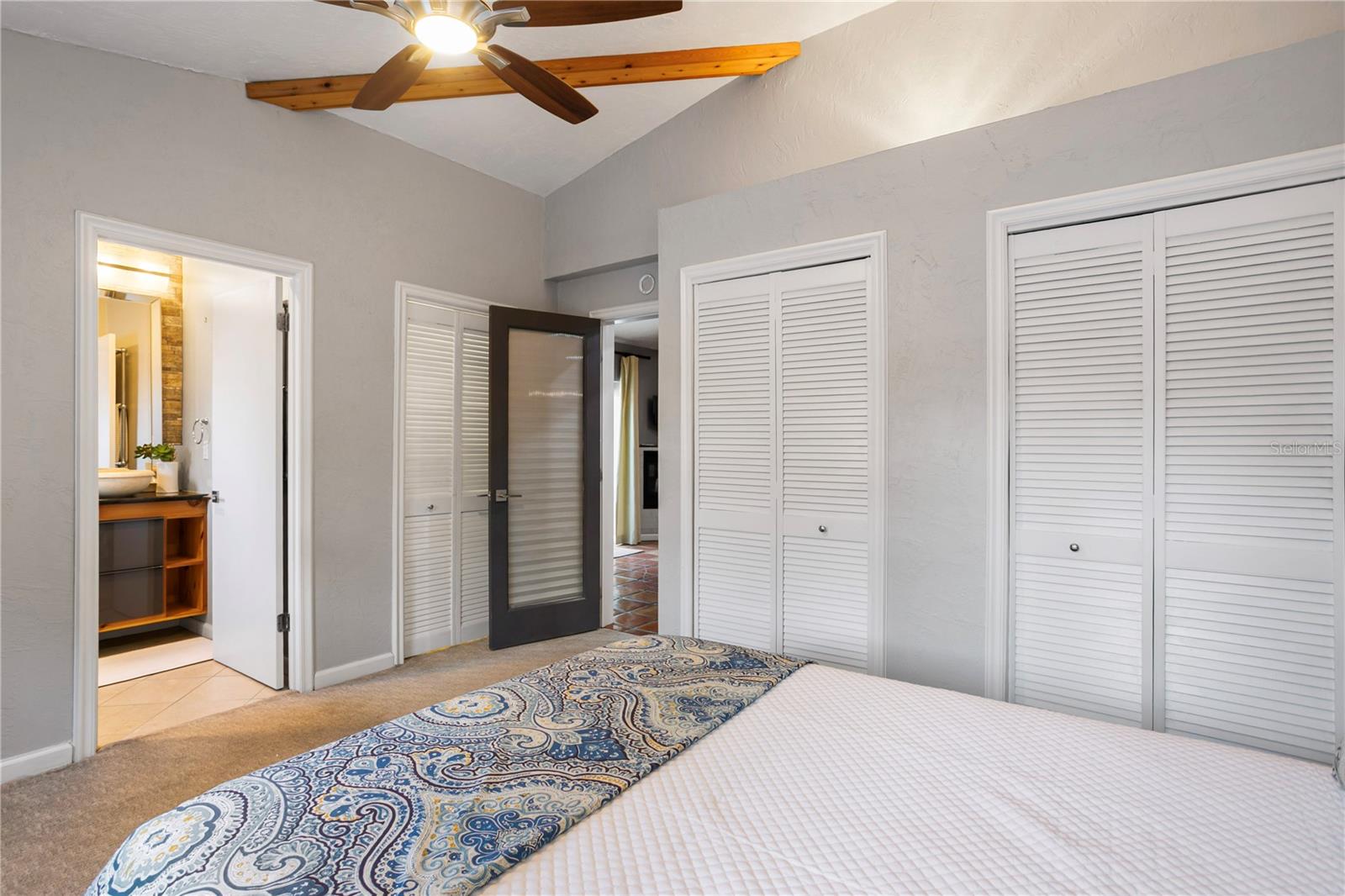 Listing photo id 37 for 400 63rd Street N