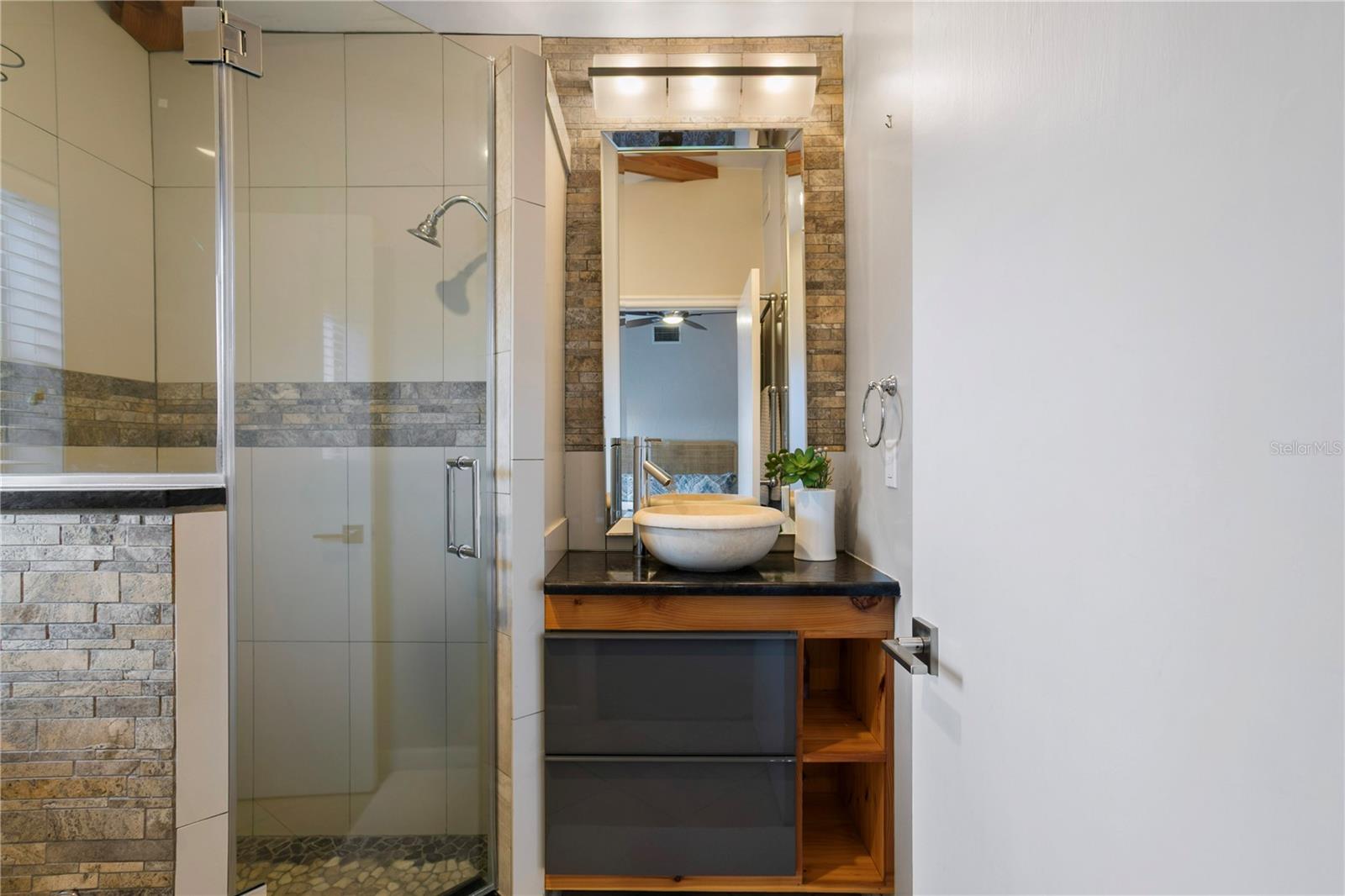 Listing photo id 38 for 400 63rd Street N