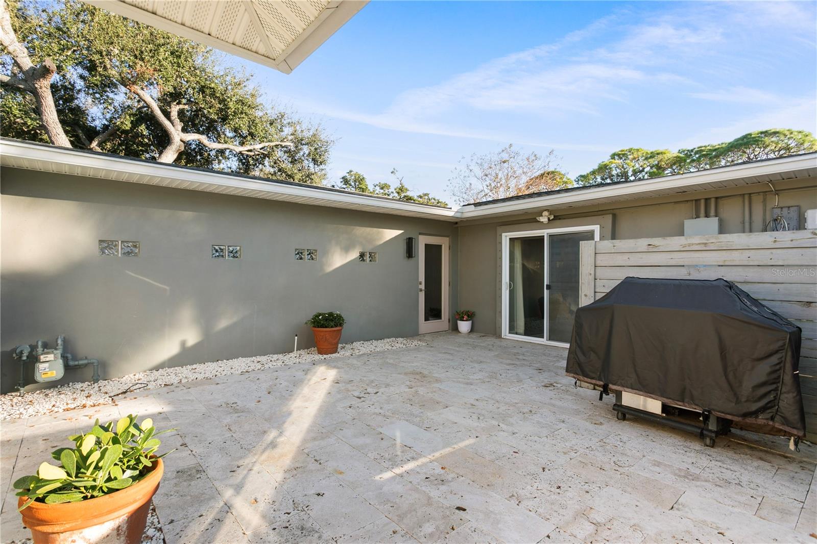 Listing photo id 45 for 400 63rd Street N