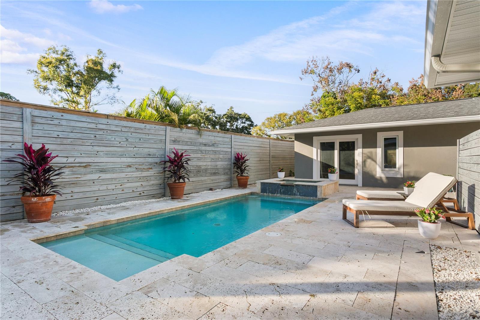 Listing photo id 3 for 400 63rd Street N