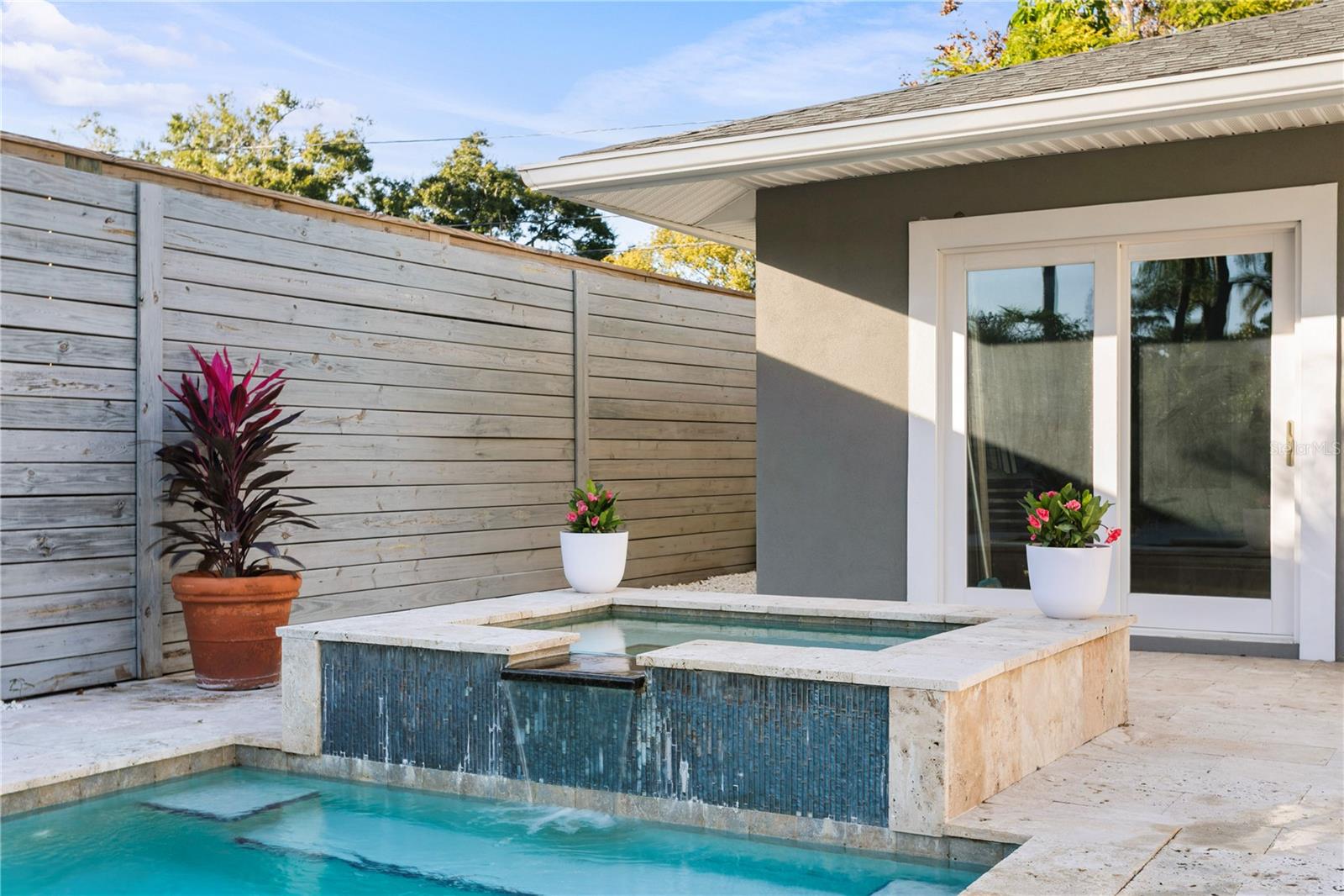 Listing photo id 4 for 400 63rd Street N