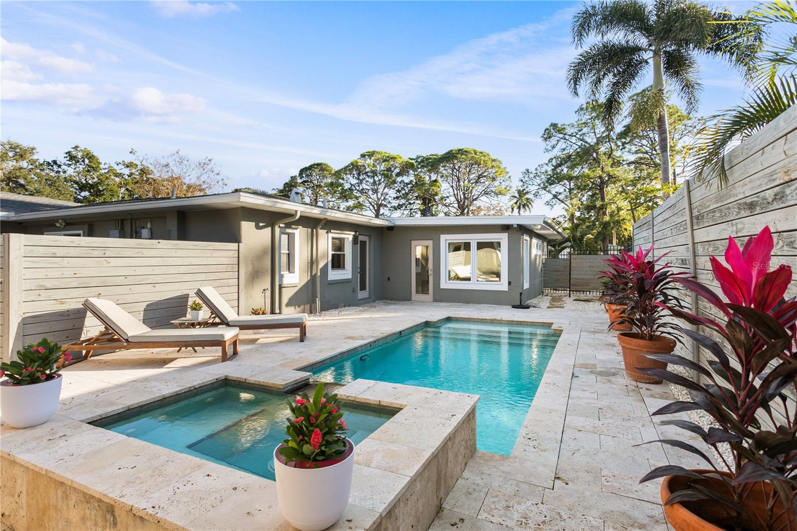 Listing photo id 5 for 400 63rd Street N