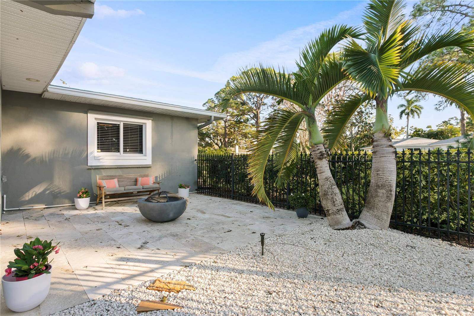 Listing photo id 7 for 400 63rd Street N