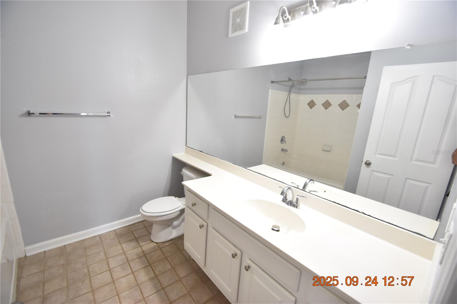 Image 31 of 38 For 4207 Dale Mabry Highway 2410
