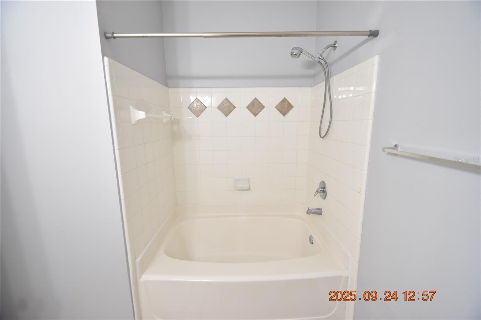 Image 32 of 38 For 4207 Dale Mabry Highway 2410