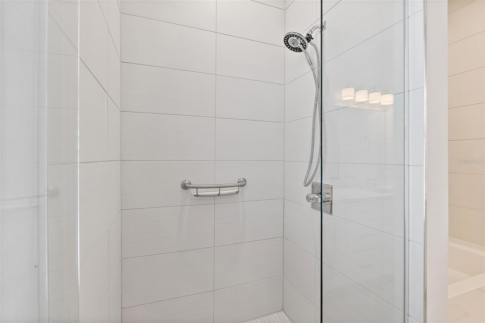 Image 18 of 41 For 1839 5th Street N