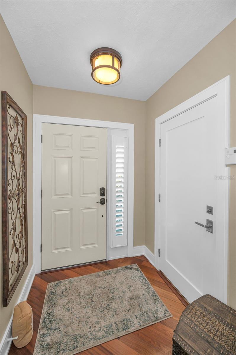 Image 16 of 100 For 1063 Pinellas Bayway S