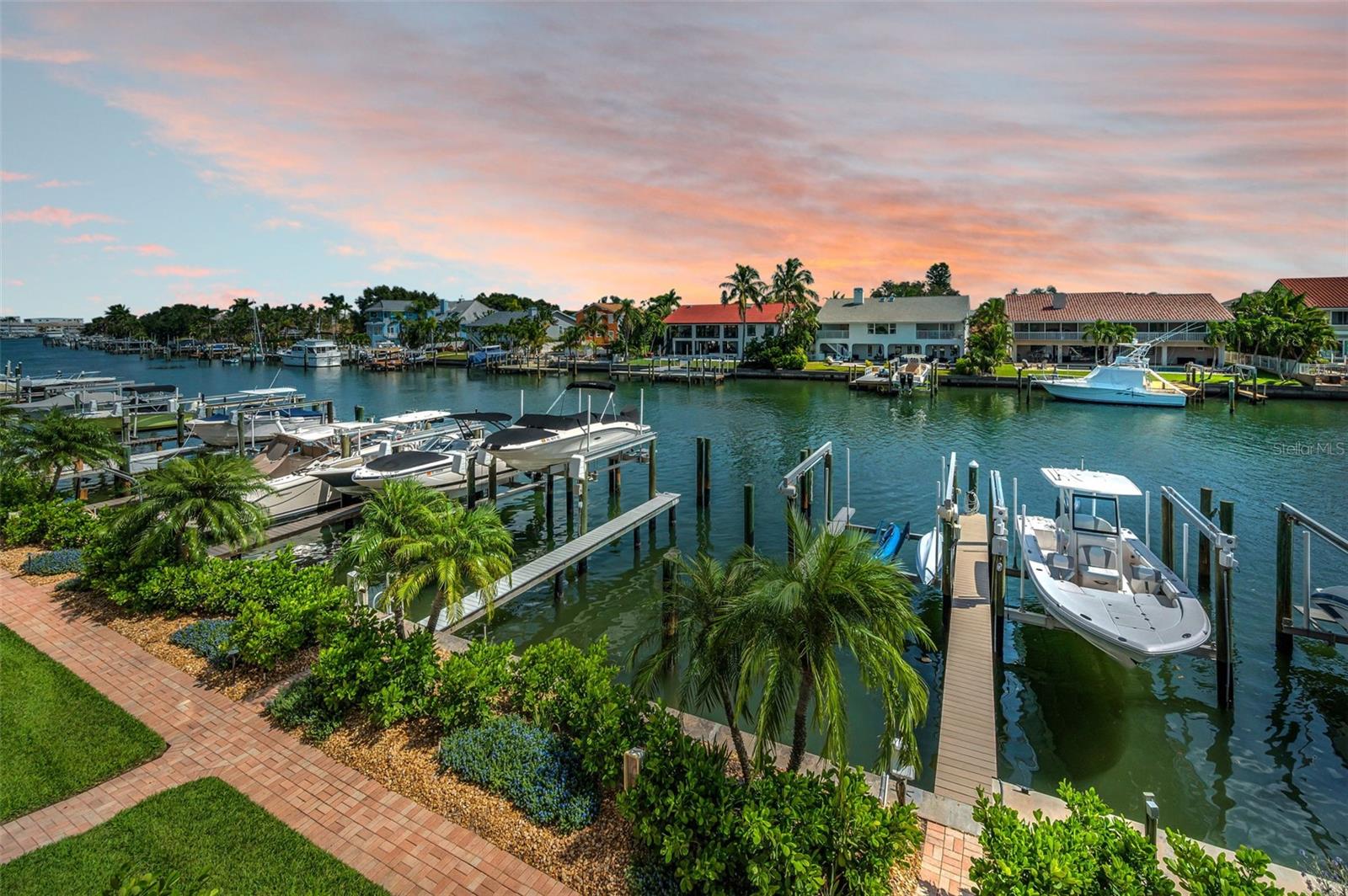 Image 19 of 100 For 1063 Pinellas Bayway S