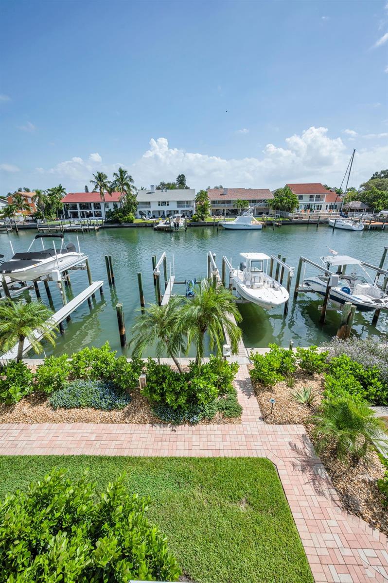 Image 22 of 100 For 1063 Pinellas Bayway S