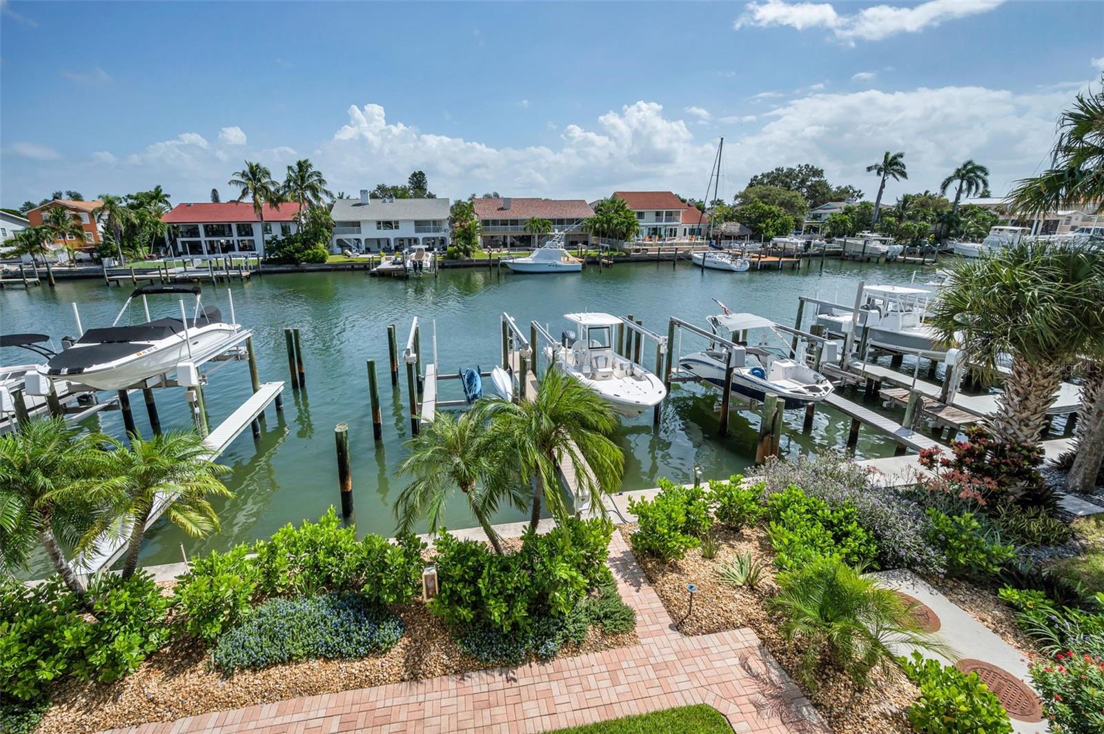 Image 23 of 100 For 1063 Pinellas Bayway S
