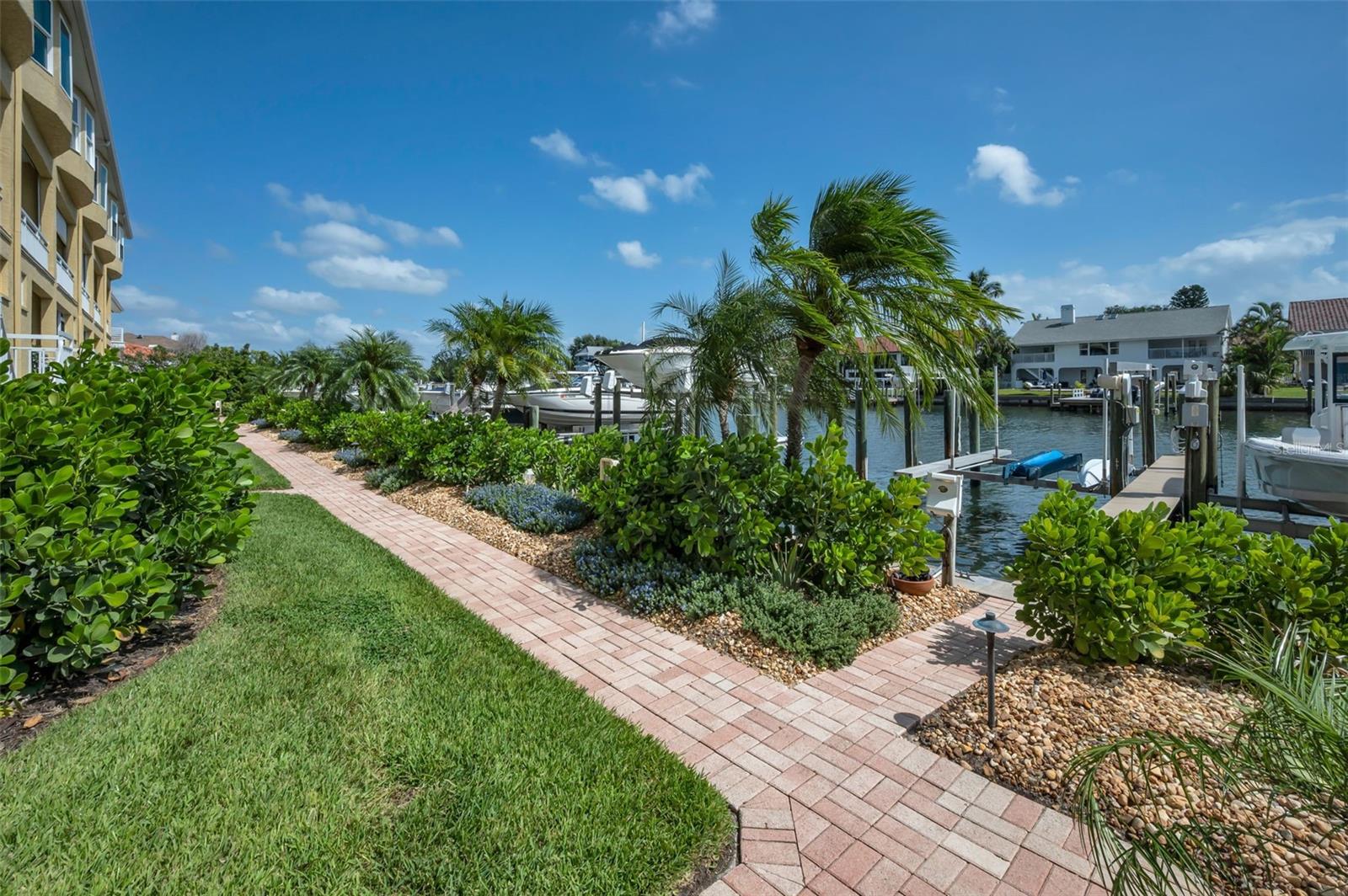 Image 84 of 100 For 1063 Pinellas Bayway S