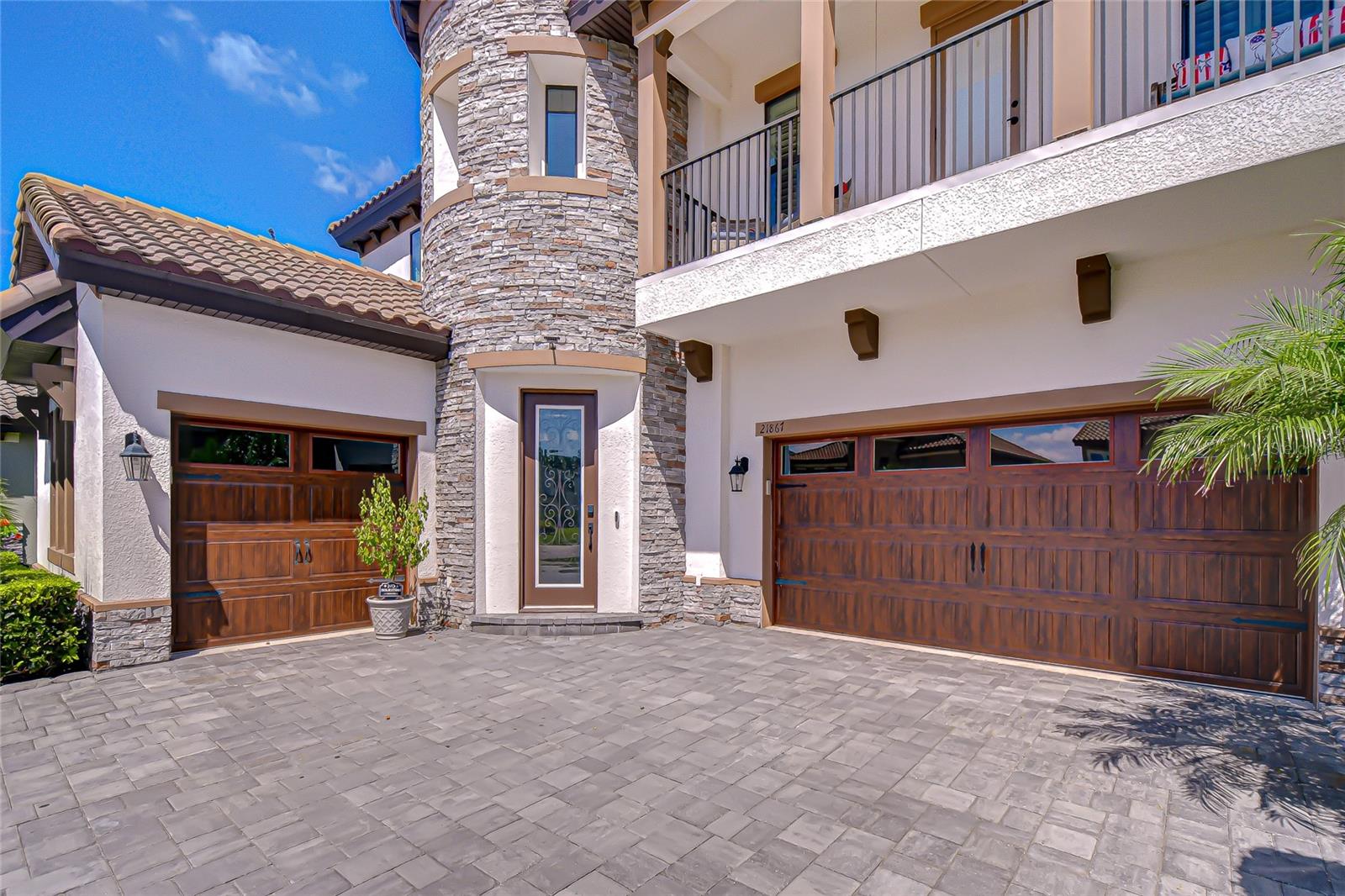 Listing photo id 4 for 21867 Amelia Rose Way