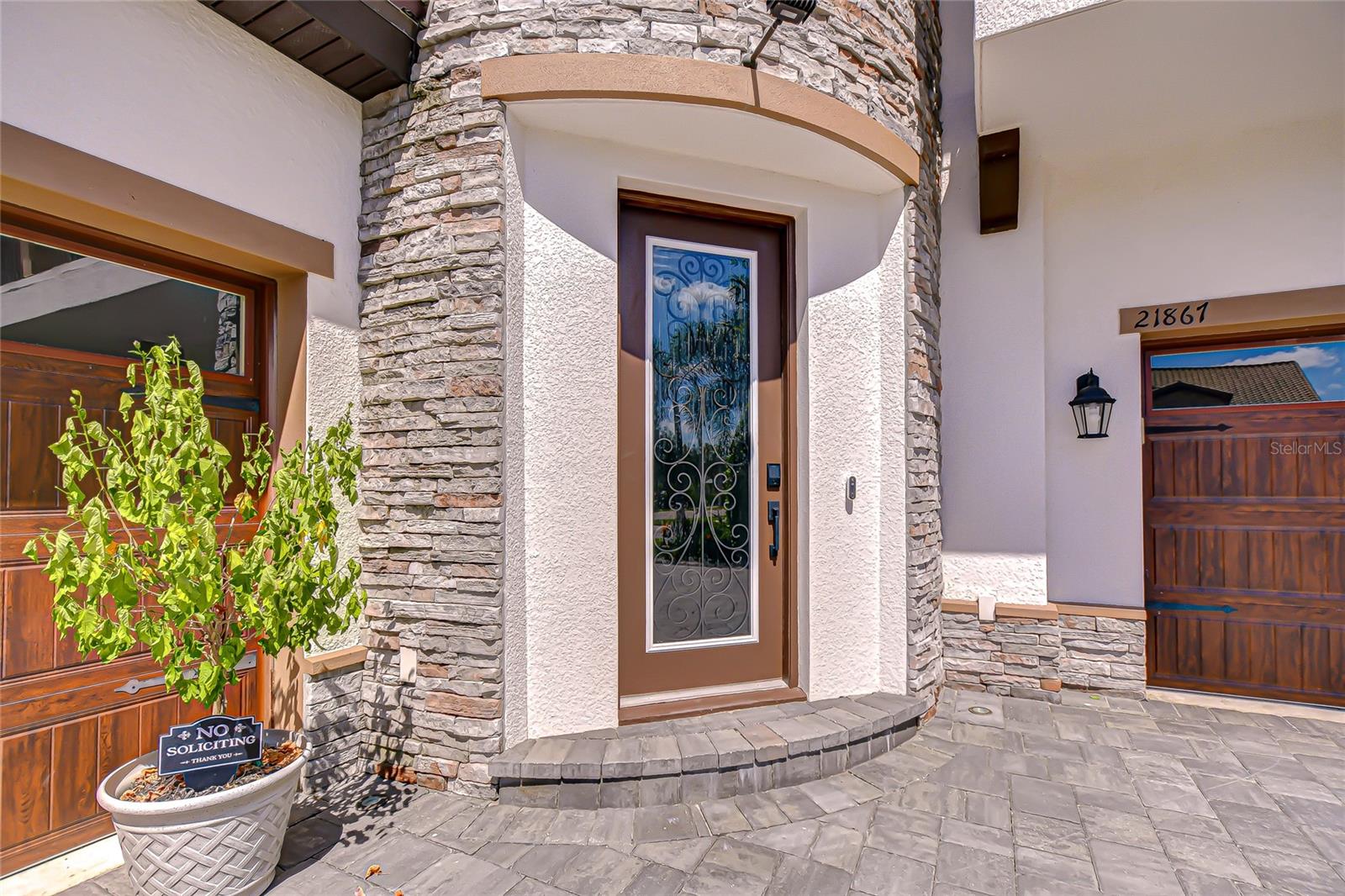 Listing photo id 5 for 21867 Amelia Rose Way