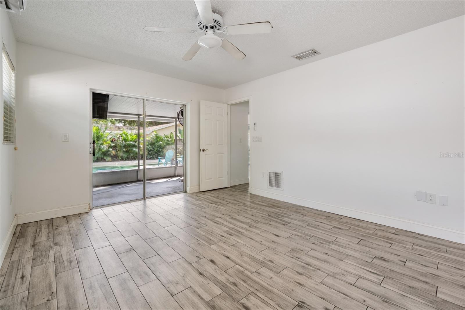 Image 19 of 39 For 2331 Robyn Court