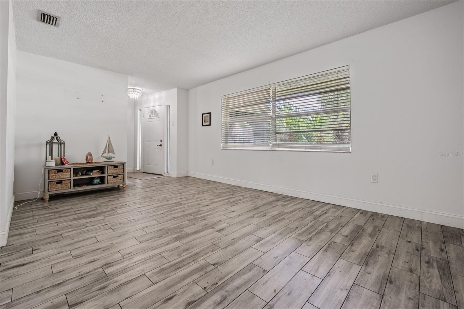 Image 4 of 39 For 2331 Robyn Court