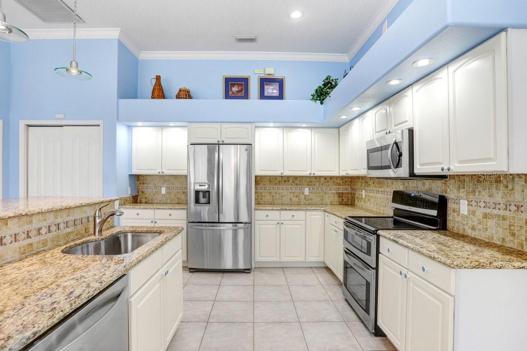 Image 17 of 77 For 12009 Brewster Drive