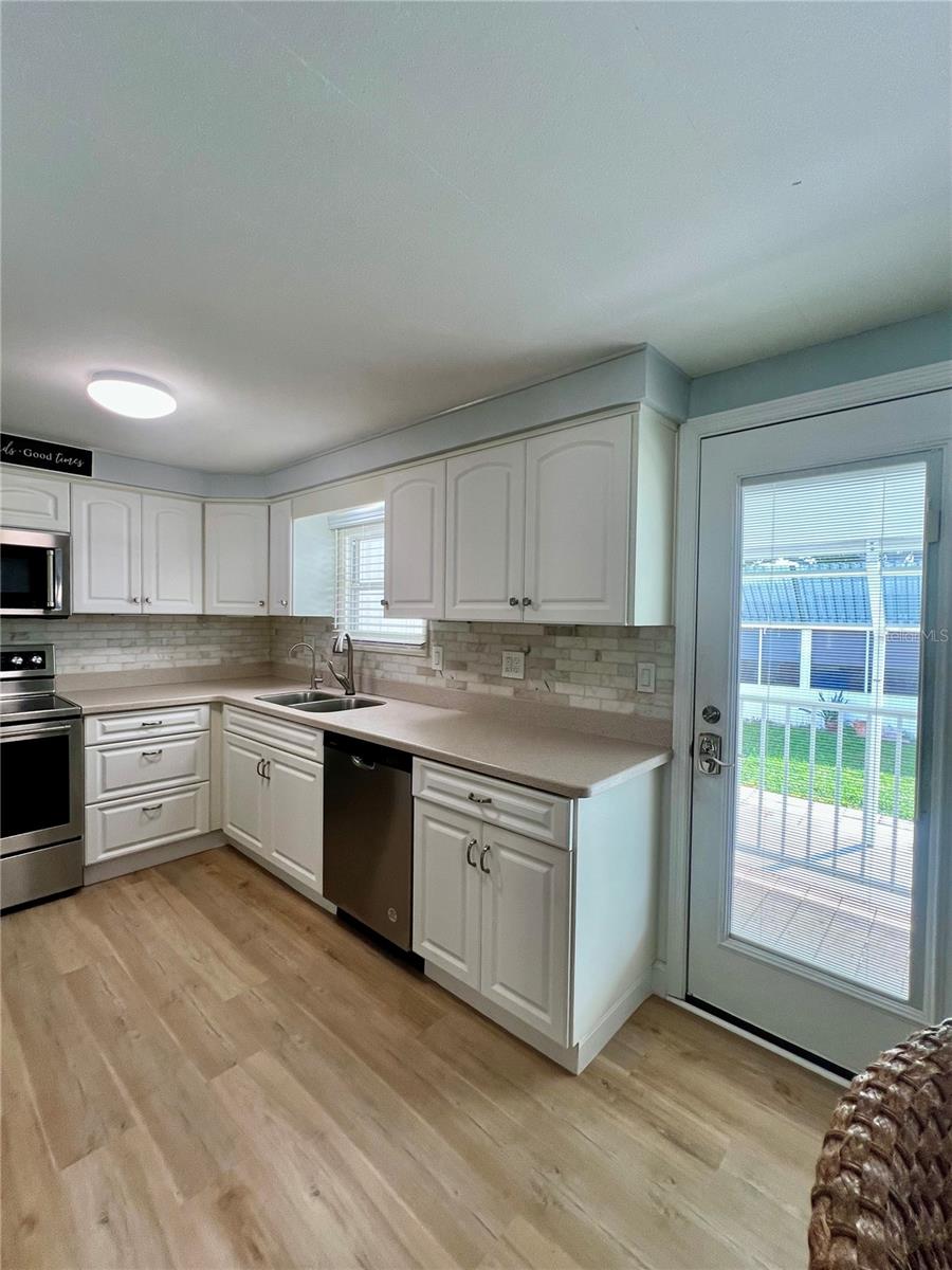 Image 12 of 59 For 10399 67th Avenue 86