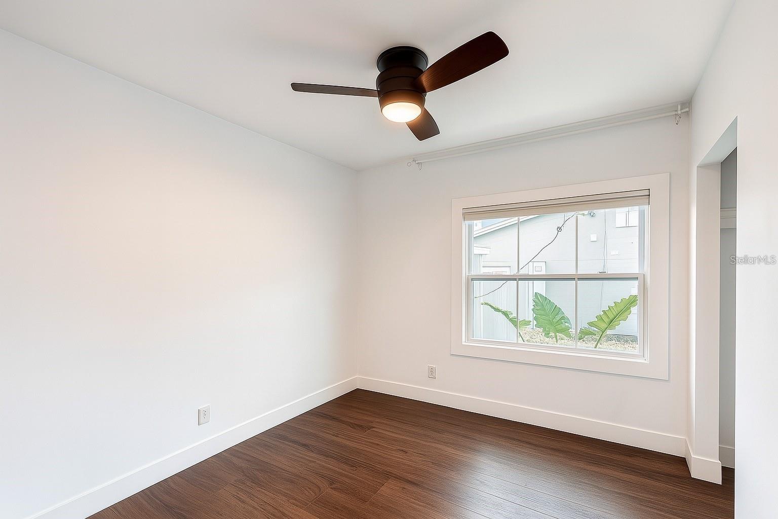 Image 11 of 17 For 2440 Quincy Street S