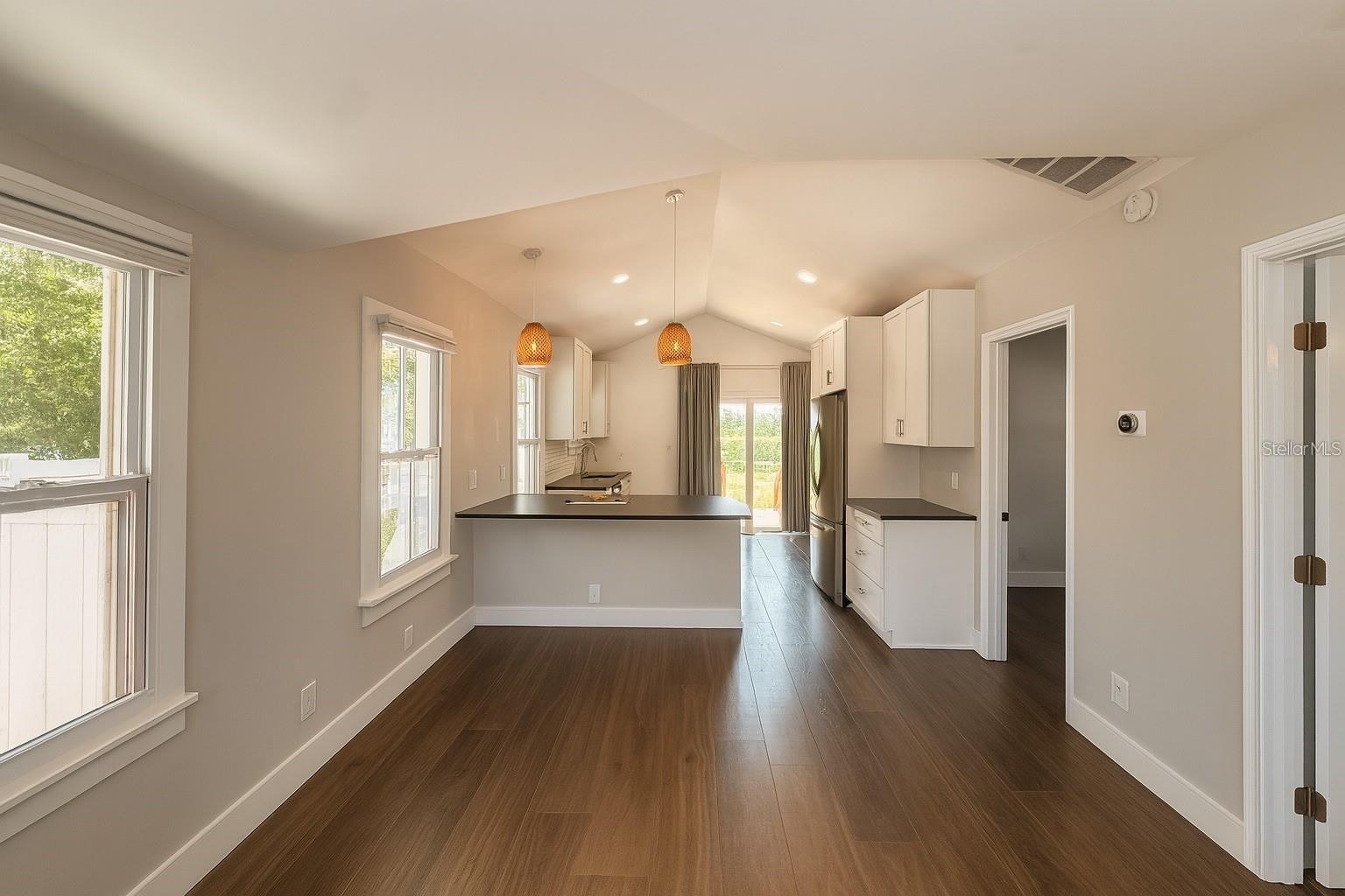 Image 4 of 17 For 2440 Quincy Street S