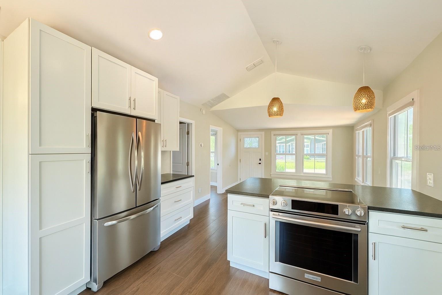 Image 6 of 17 For 2440 Quincy Street S