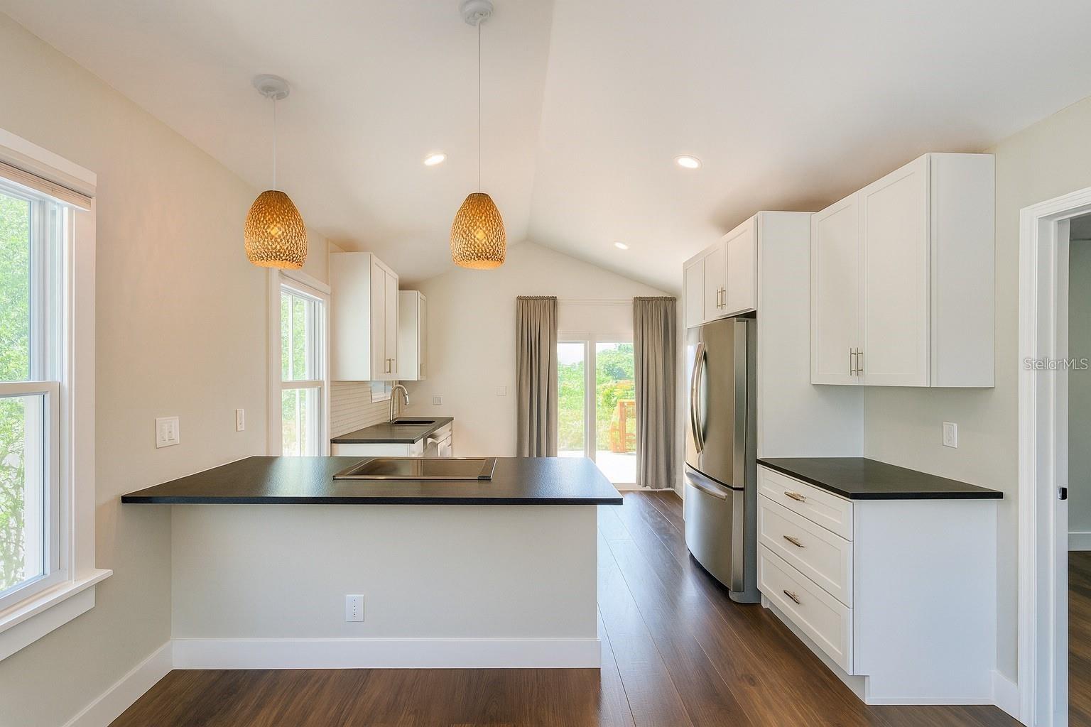 Image 7 of 17 For 2440 Quincy Street S