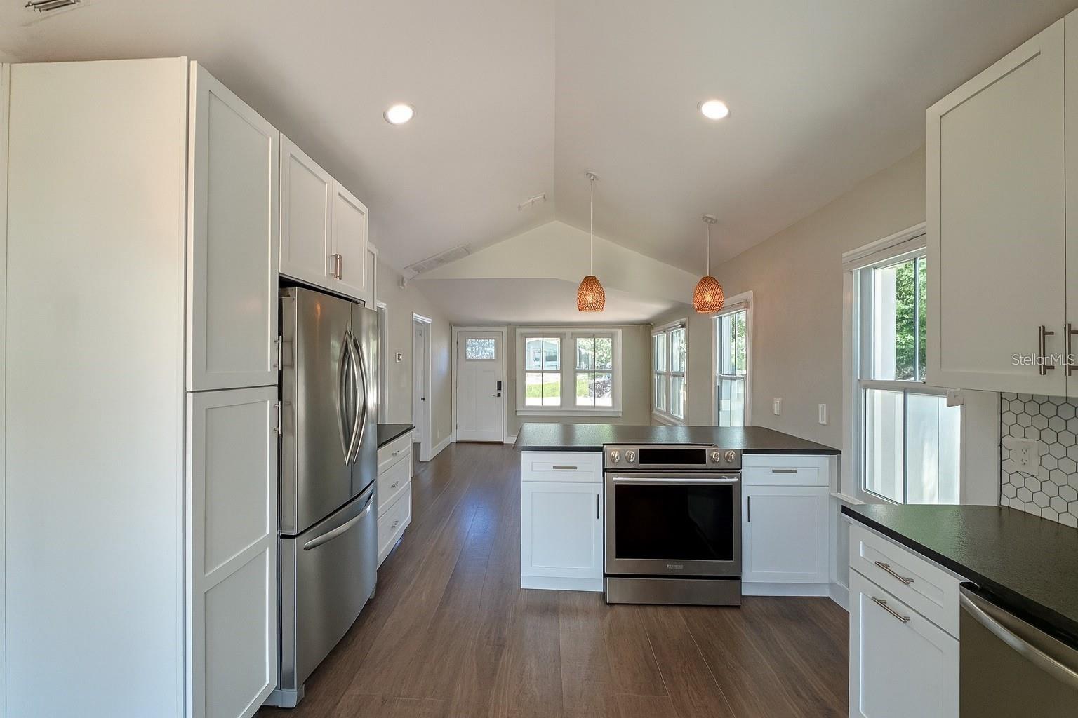 Image 8 of 17 For 2440 Quincy Street S
