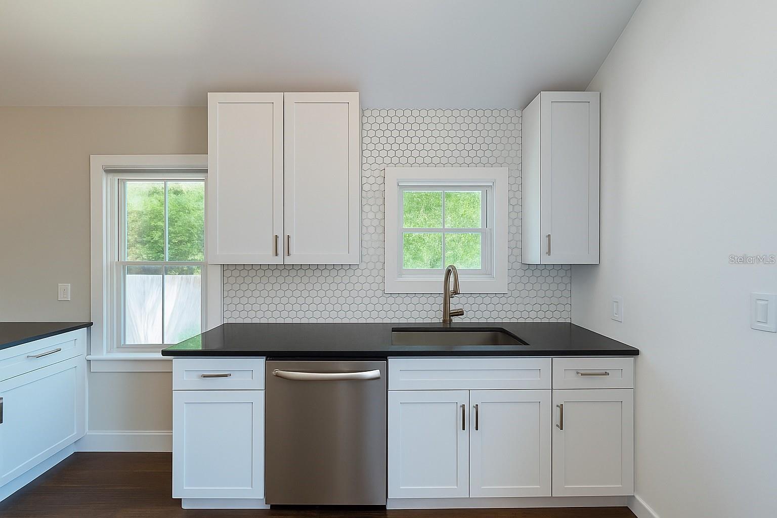 Image 9 of 17 For 2440 Quincy Street S