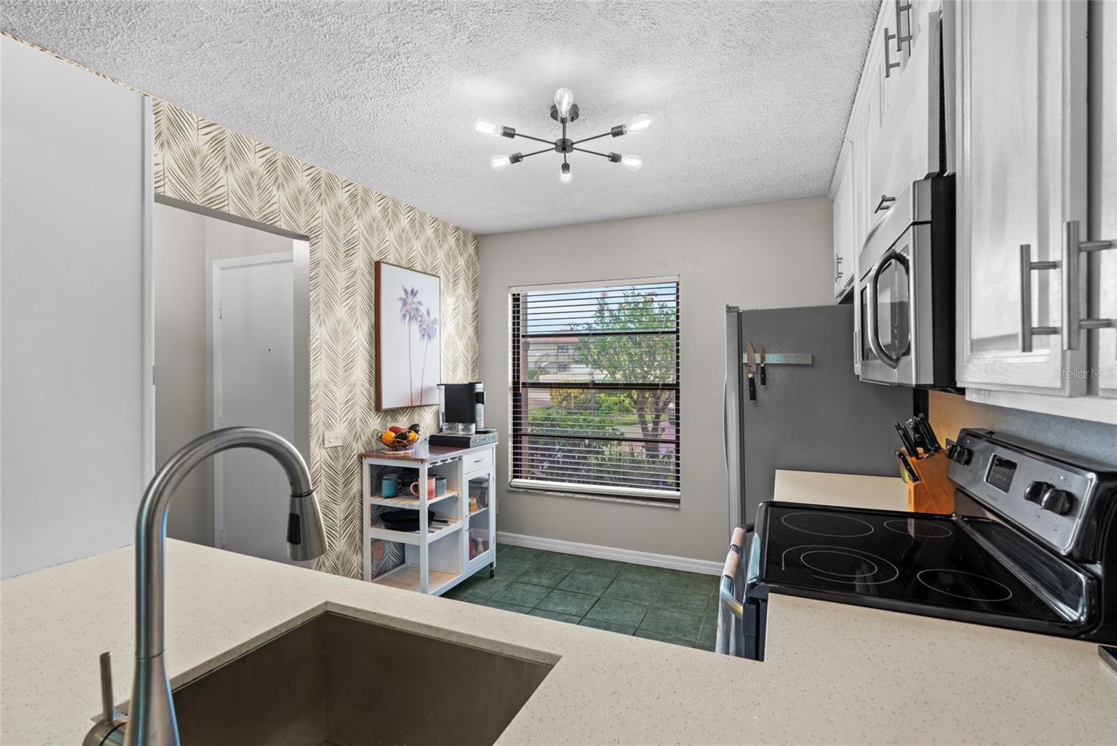 Image 17 of 52 For 6140 Sun Boulevard 7