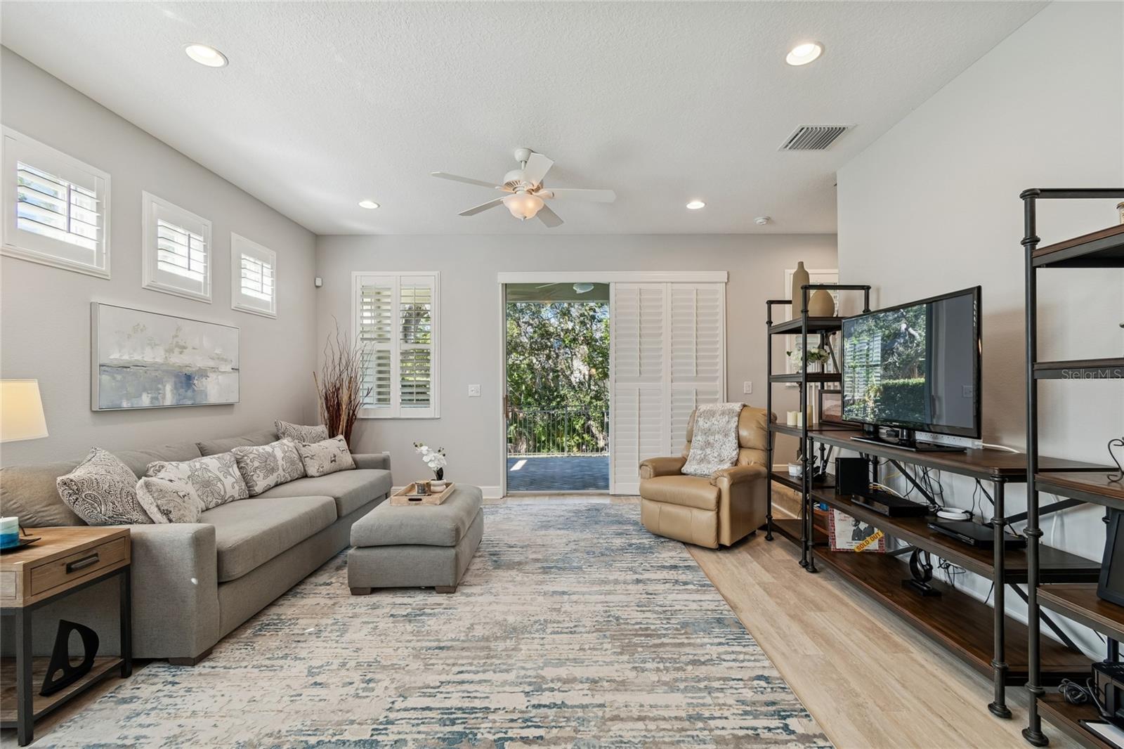 Image 14 of 45 For 483 Harbor Springs Drive