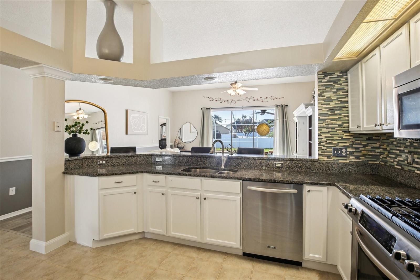 Listing photo id 8 for 18103 Latimer Lane