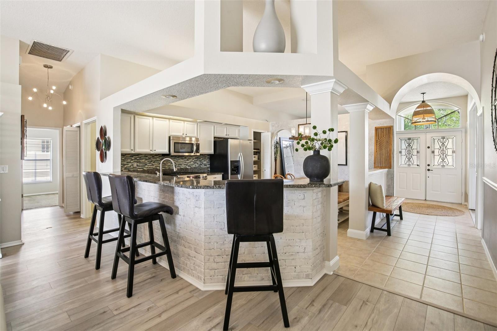 Listing photo id 9 for 18103 Latimer Lane