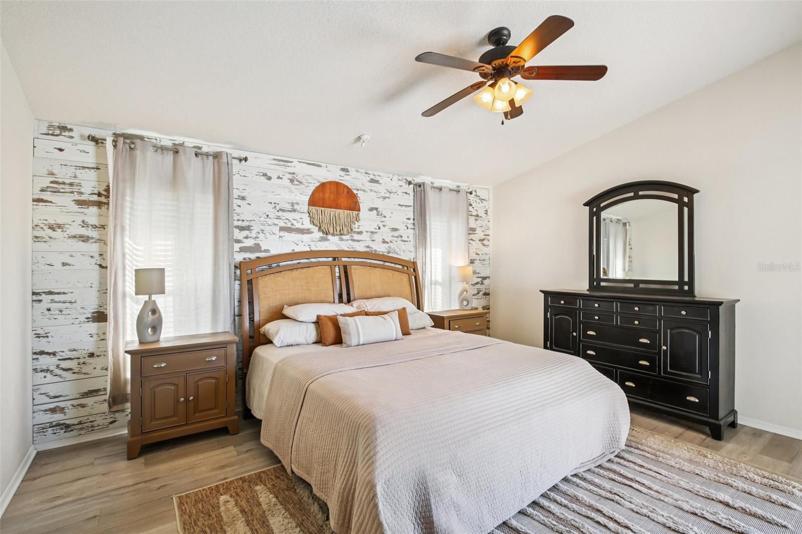 Listing photo id 13 for 18103 Latimer Lane