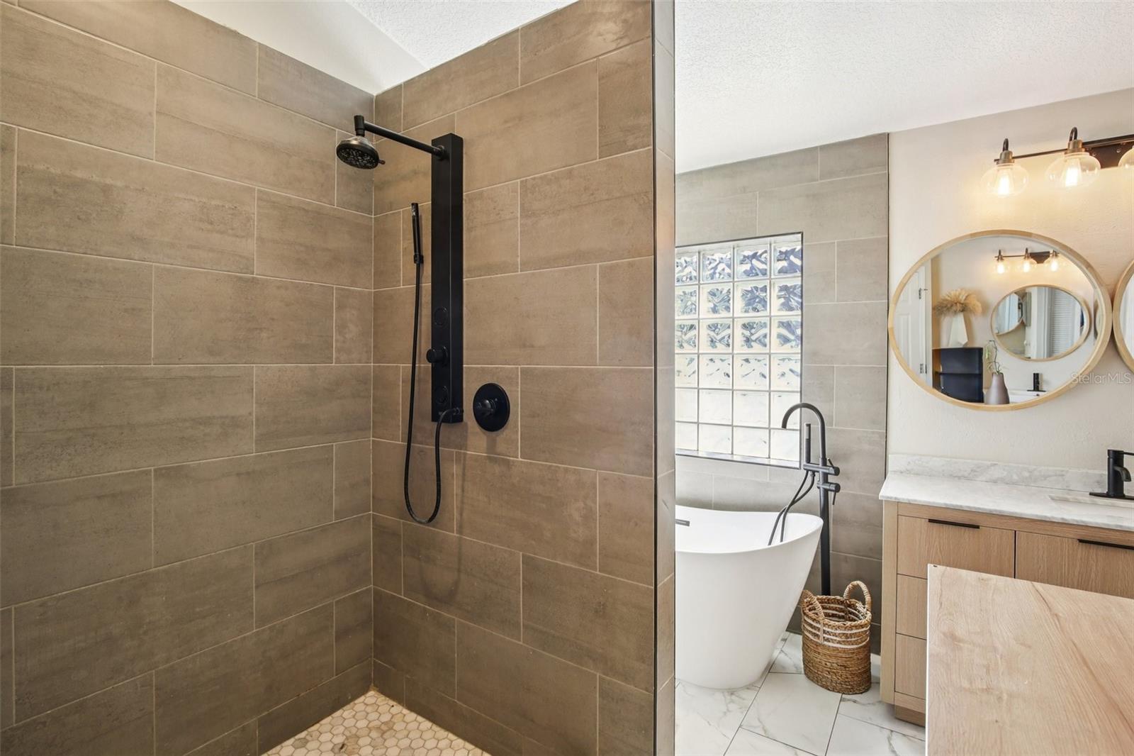 Listing photo id 18 for 18103 Latimer Lane