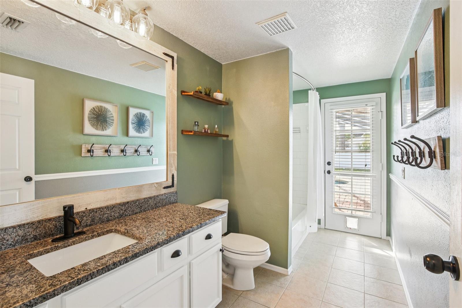 Listing photo id 25 for 18103 Latimer Lane