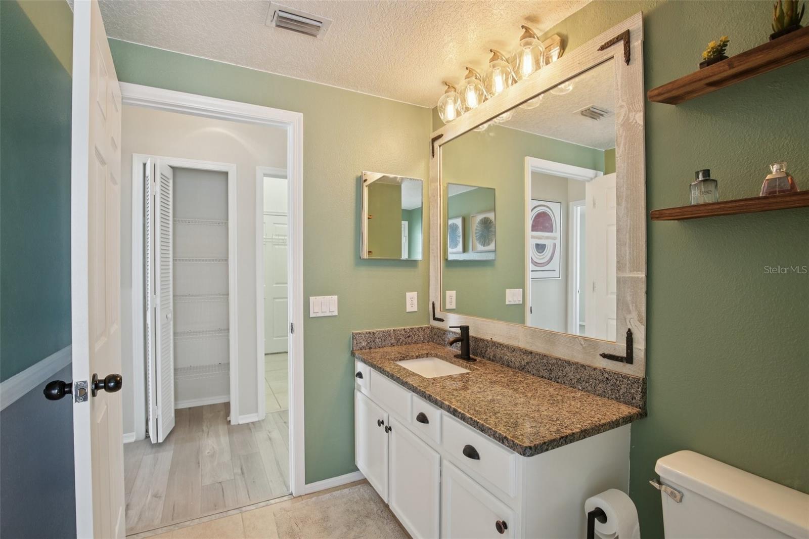 Listing photo id 26 for 18103 Latimer Lane