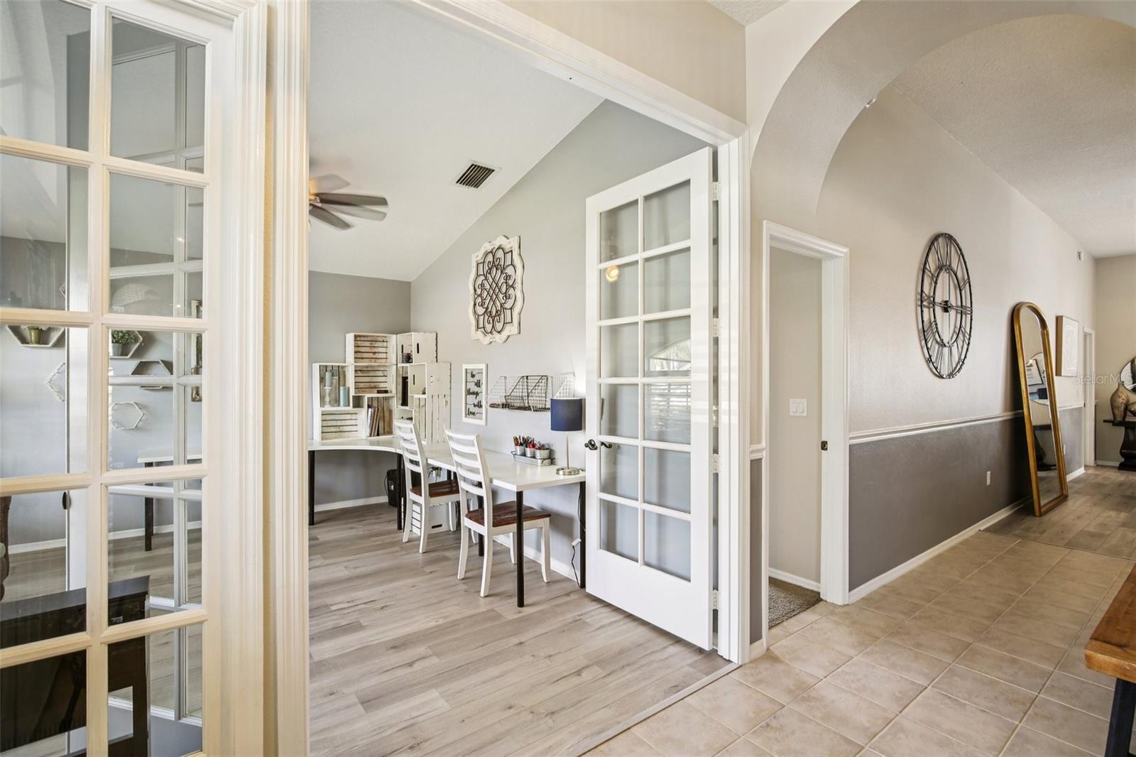 Listing photo id 2 for 18103 Latimer Lane